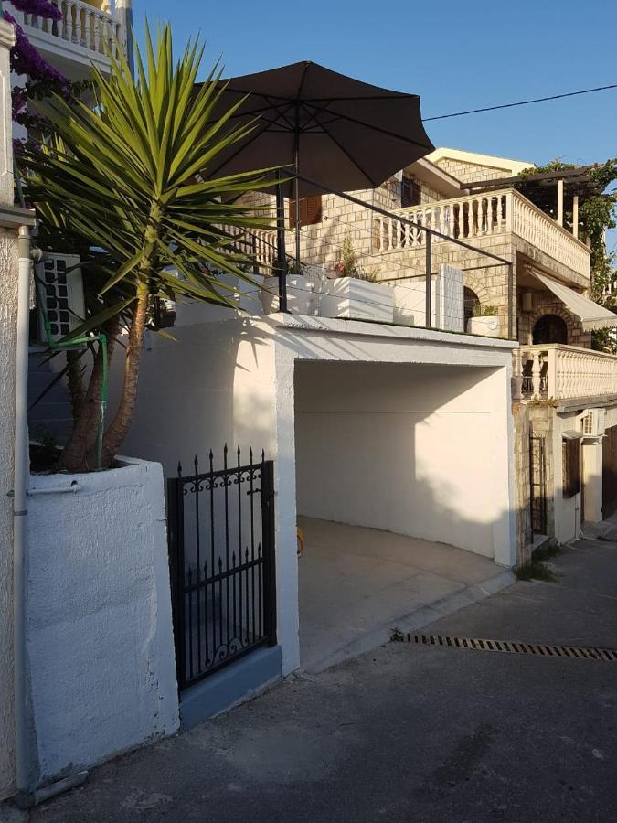 Апартаменты Waterfront Townhouse Sunset View With Garage Бигово Экстерьер фото